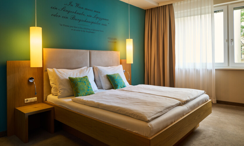 Erholung pur in den gemütlichen Zimmern mit King Size Bed im Henriette Stadthotel in Wien.
