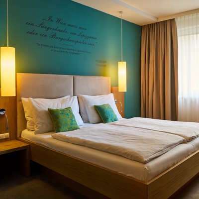 Individually designed room with a double bed in the 4-star Boutique Hotel Henriette in Vienna.