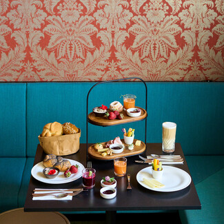 Gedeckter Frühstückstisch im Stadthotel Henriette - ausgezeichnet frühstücken in Wien.
