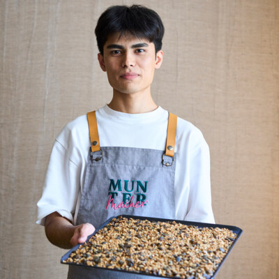 Employee of the Stadthotel Henriette with fresh, homemade granola