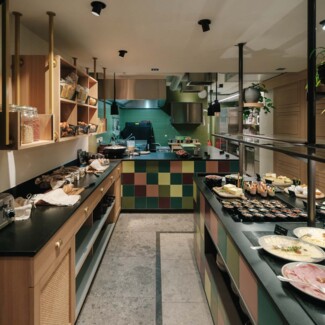 Gedeckter Frühstückstisch im 4* Hotel Henriette - Frühstücken im gay friendly Hotel in Wien.