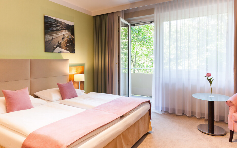 Spacious double room with balcony at Henriette Stadthotel in Vienna.