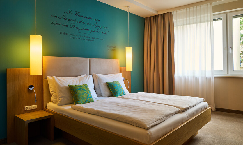 Pure relaxation in the cosy rooms with a king-size bed in the Henriette city hotel in Vienna, Leopoldstadt.