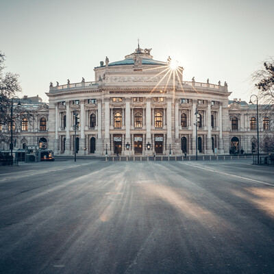 Blick auf das Burgtheater - Sehenswürdigkeit beim Städtetrip nach Wien.