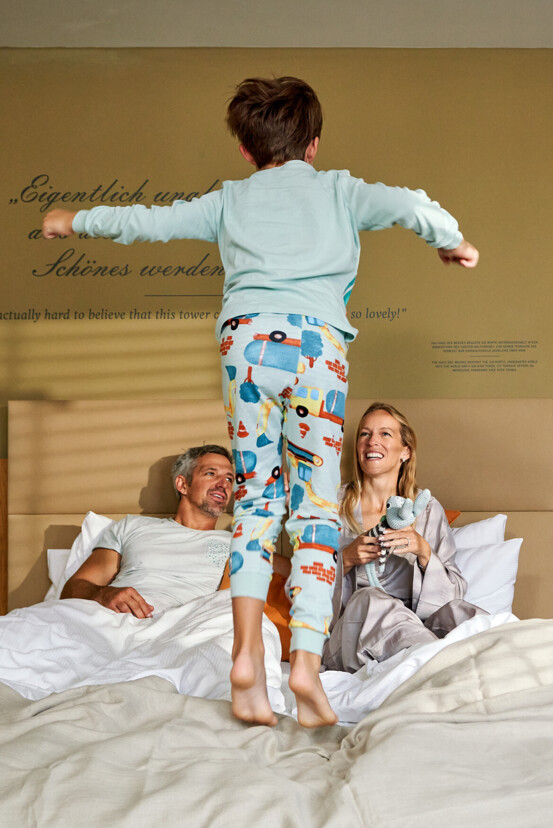 A family has fun together in the hotel room of the Hotel Henriette