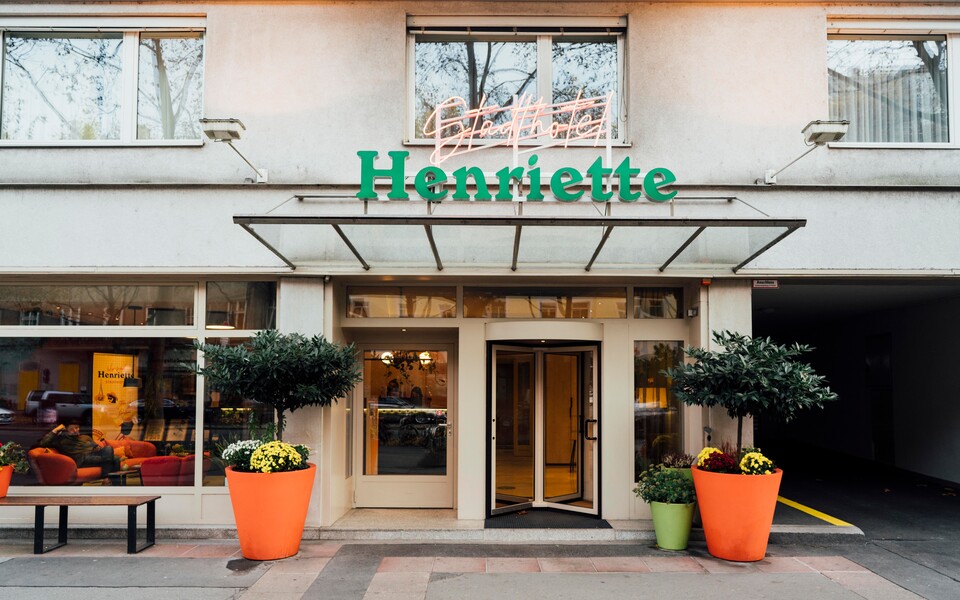 Eingang in das gay friendly Hotel Henriette nahe dem Zentrum von Wien.