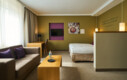 Großzügige Familiensuite mit King Size Bett und getrenntem Kinderzimmer im Hotel Henriette, Wien.