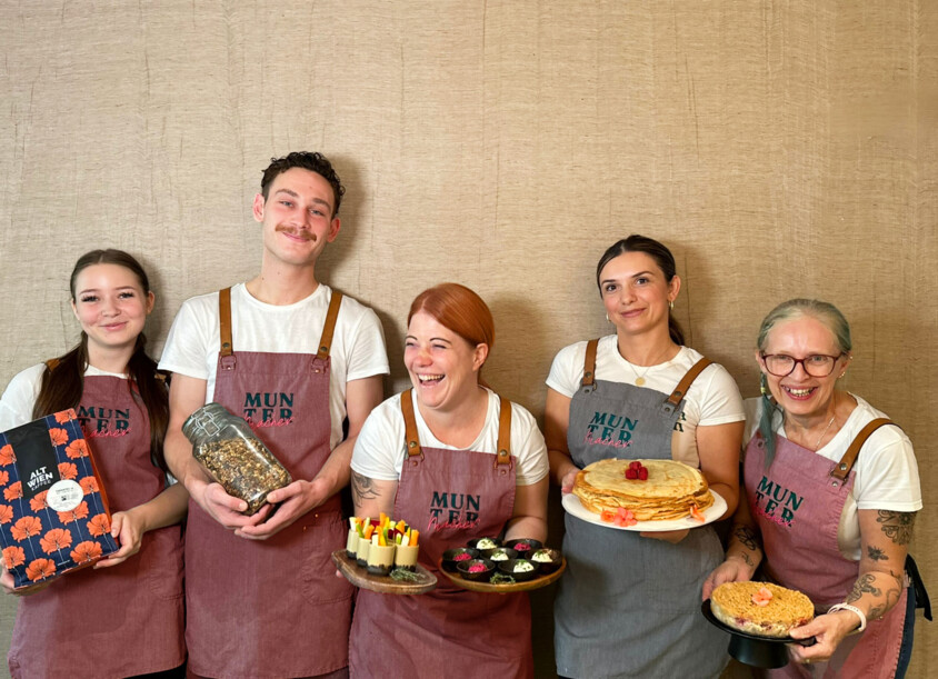 Mitarbeiter mit Frühstück im 4* Hotel Henriette in der Wiener Innenstadt.