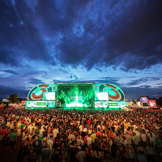 Bühne auf der Donauinsel beim Wiener Donauinselfest.