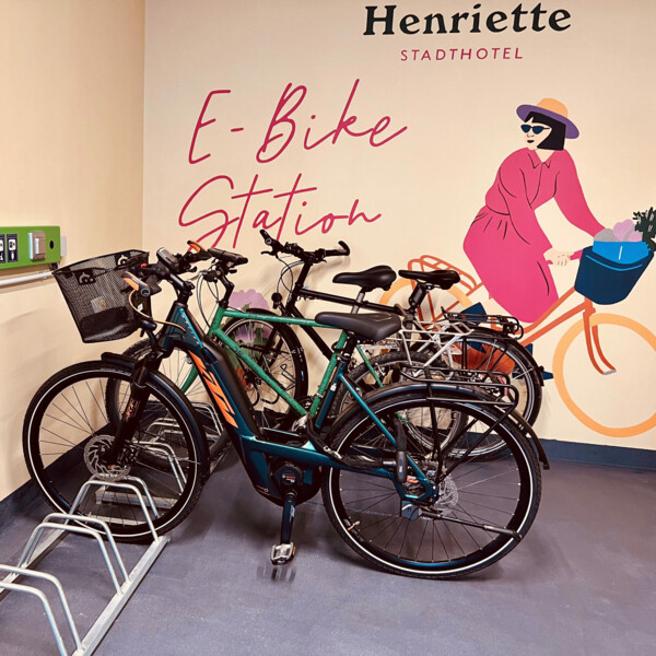 Bike-Garage mit E-Ladestation für E-Bikes im Hotel Henriette