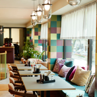 Geräumiges Zimmer mit Balkon im Henriette Stadthotel in Wien.