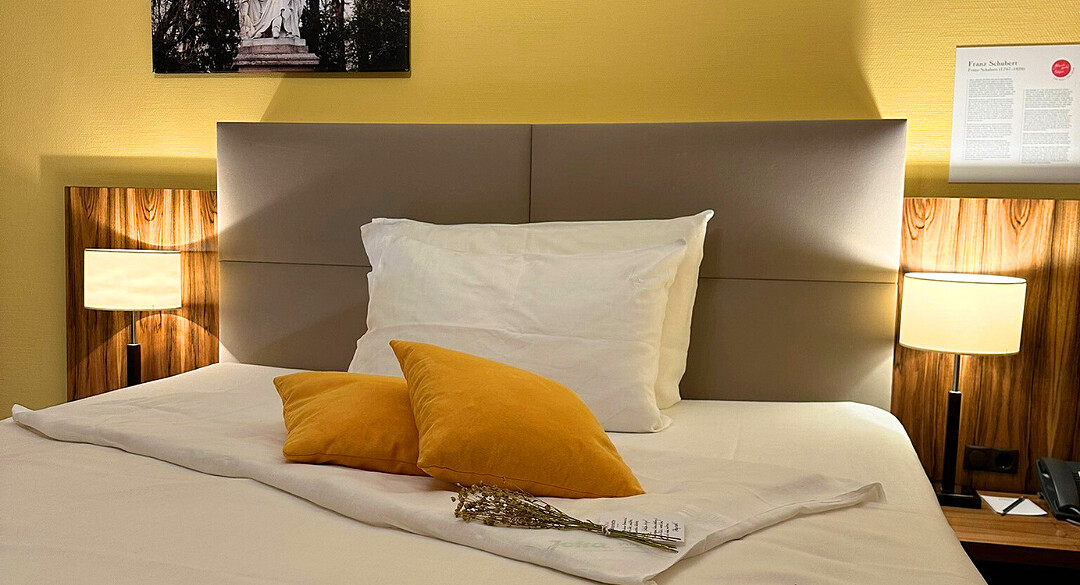 Large single room with king-size bed and green views at the 4* Hotel Henriette in Vienna.