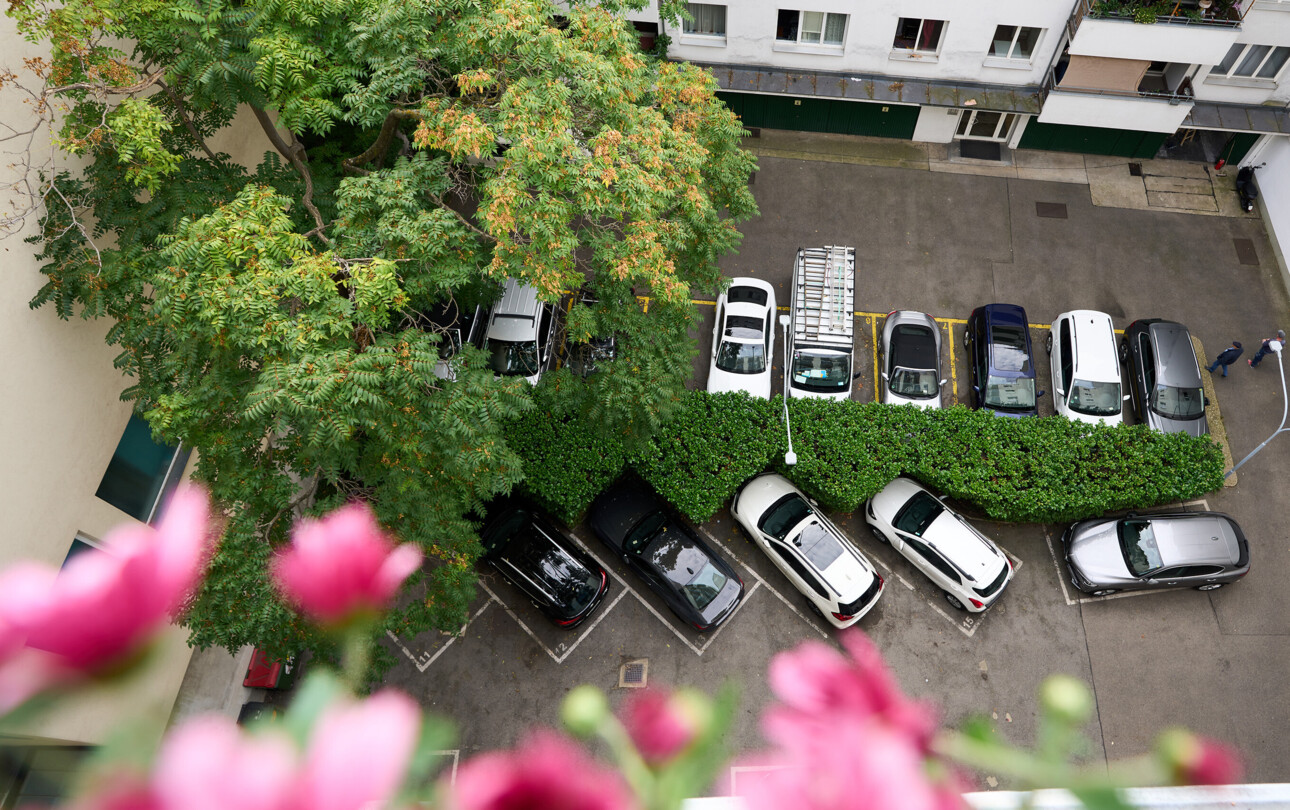 Blick auf den Parkplatz im Henriette Stadthotel nahe der Messe Wien.