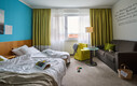 Großes Familienzimmer mit Schlafsofa und Panoramablick in die Wiener Innenstadt im Hotel Henriette.