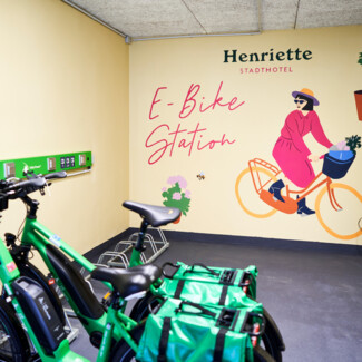 Rad-Garage für E-Bikes und Fahrräder im Hotel Henriette direkt am Radweg nach Wien Zentrum