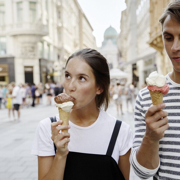 Couple eating ice cream on a stroll through Vienna's city centre