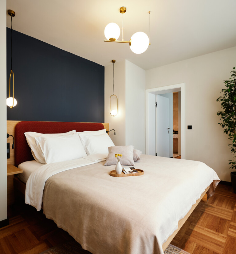 Circular Living in der Kategorie Deluxe Doppelzimmer mit Balkon und Blick zum Innenhof.