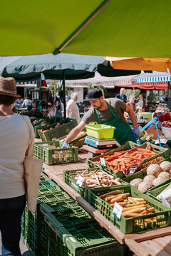 Vegetable sellers at the Karmelitermarkt in Vienna's 2nd district, near the Hotel Henriette