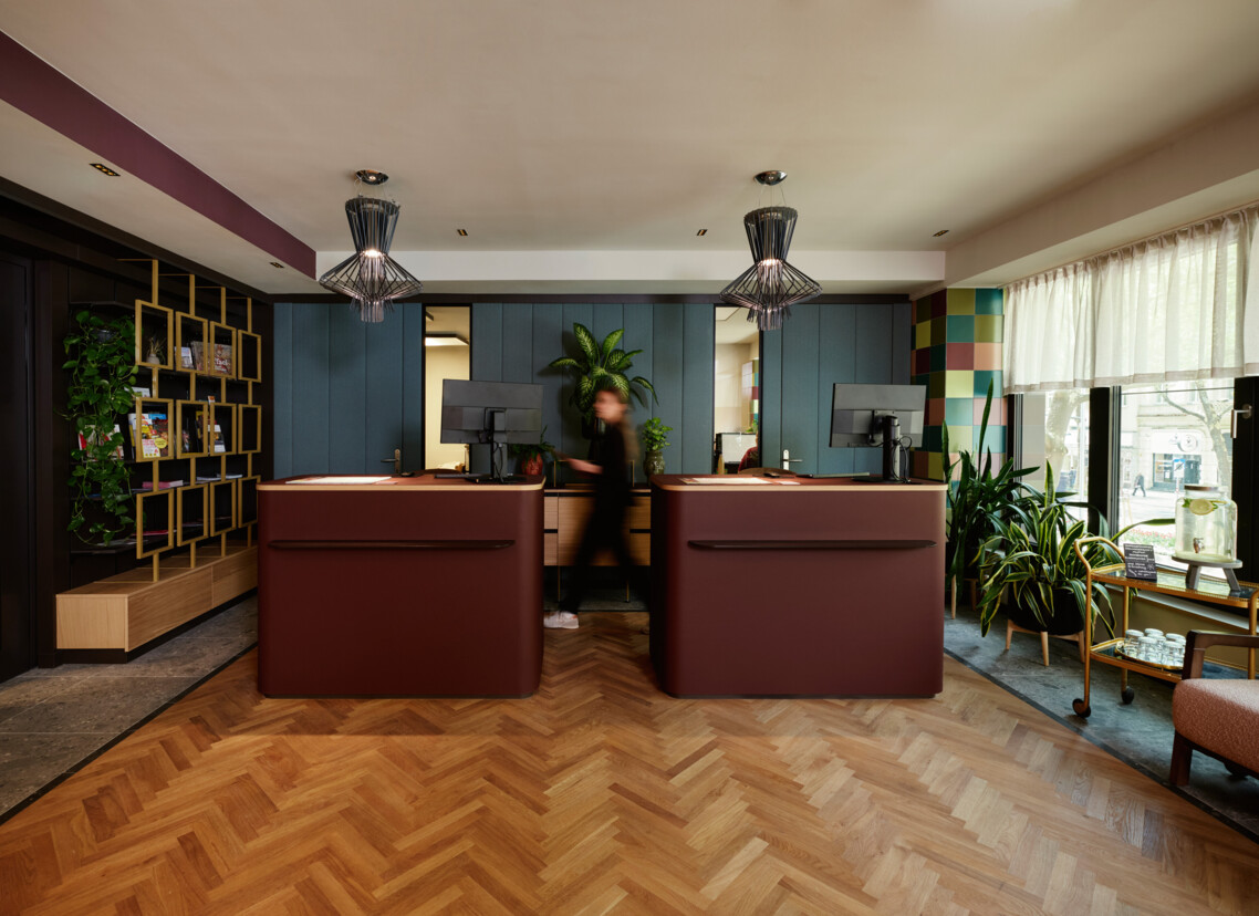 Rezeption des Henriette Stadthotel im Zentrum von Wien.