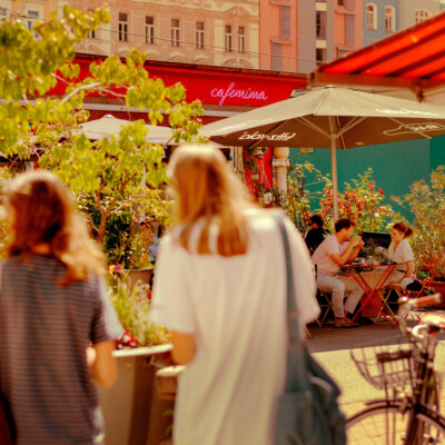 Outdoor dining at the Karmelitermarkt in Vienna's second district