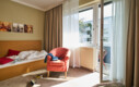 Kinderzimmer mit getrennten Betten in der Familiensuite im Hotel Henriette in Wien.