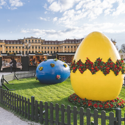 Ostermarkt vor dem Schloss Schönbrunn in Wien