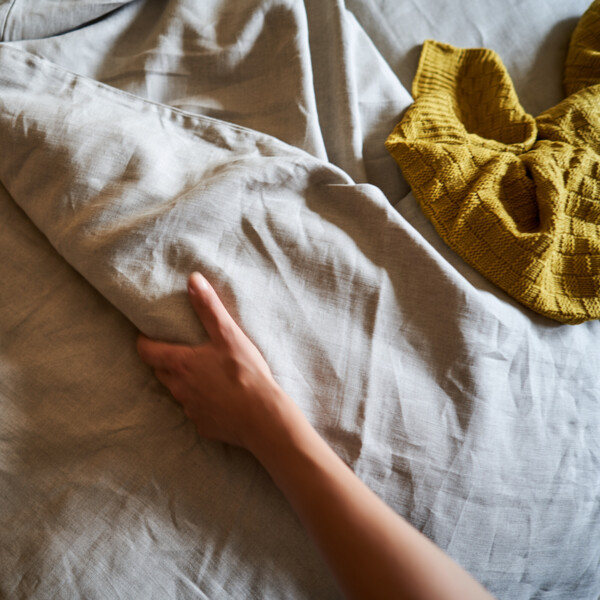 Comfortable, temperature-regulating bed linen made from 100% organic linen