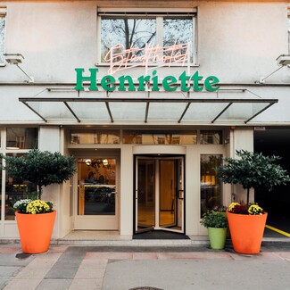 Eingang in das Henriette Stadthotel - Ihr perfekter Ausgangspunkt für eine Städtereise nach Wien.