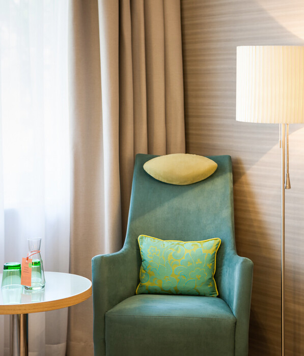 Comfortable seating in the superior double room at hotel Henriette in the center of Vienna.