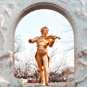 A sculpture of Johann Strauss