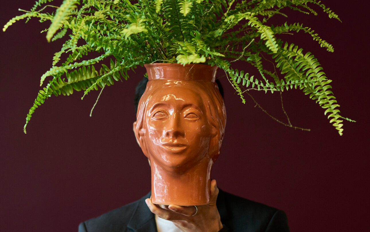 Henriette vase with green fern at the family-friendly Hotel Henriette in Vienna.