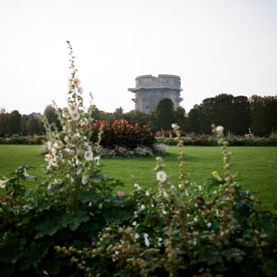 Der mächtige Flakturm im Wiener Augarten
