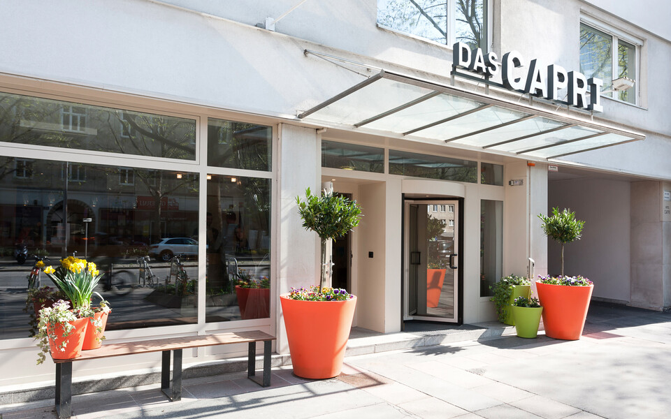 Eingang in das Stadthotel Henriette mit altem Logo - Hotel Das Capri