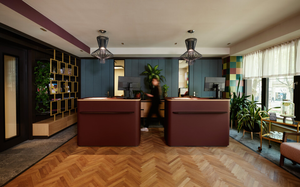 The reception at Henriette Stadthotel, also designed according to Cradle to Cradle principles.