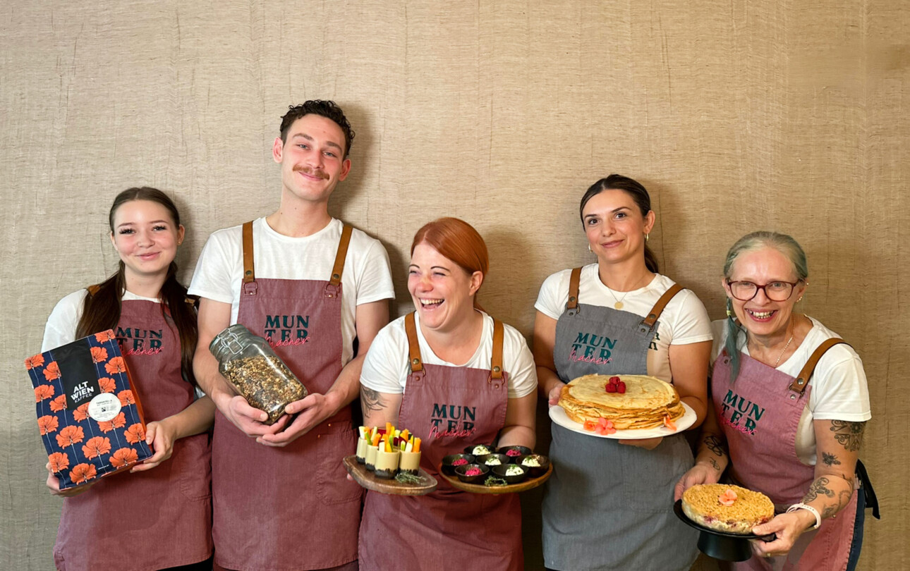 Mitarbeiter mit Frühstück im 4* Hotel Henriette in der Wiener Innenstadt.