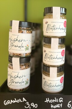 Homemade pumpkin seed granola & honey