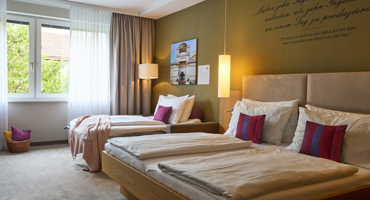 Family room with King Size Bed and sofabed at the Hotel Henriette.