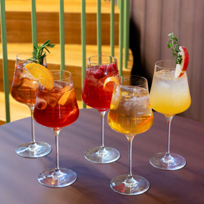 Spritzer mit und ohne Alkohol beim schönen Ernst.
