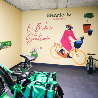 Rad-Garage für E-Bikes und Fahrräder im Hotel Henriette direkt am Radweg nach Wien Zentrum