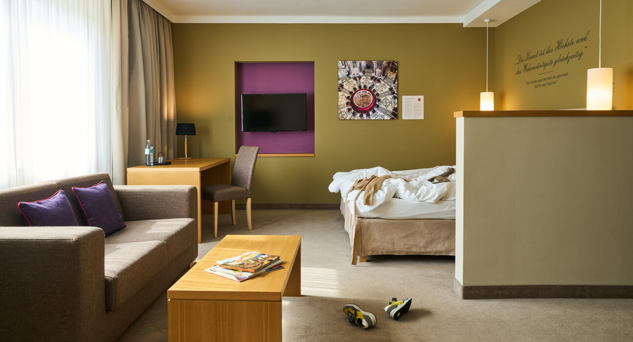 Große Familiensuite mit Balkon im Hotel Henriette in Wien.