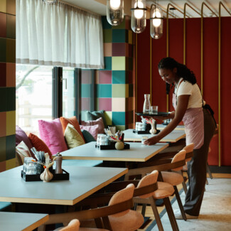 Employee of the Boutique Hotel Henriette in Vienna in the breakfast room.