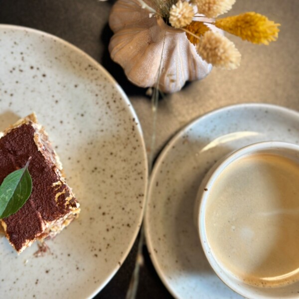 Guter Kaffee und ein Stück Kuchen versüßen jede Seminarpause im Henriette Stadthotel Vienna.